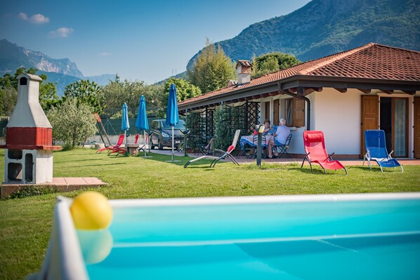 Außenpool, Liegestühle