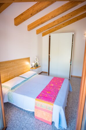 Apartment, 1 Queen Bed with Sofa bed, Garden View