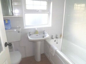 Cottage, 2 Bedrooms | Bathroom | Separate bathtub and shower, free toiletries, towels - Kingsmills Cottages Moneymore (Magherafelt)