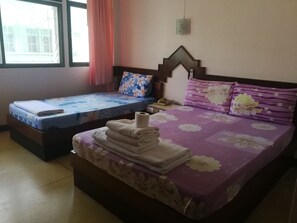 Standard Triple Room with Air Condition  | Free WiFi - Laem Thong Hotel (Hat Yai)