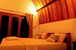 Deluxe Bungalow, 1 King Bed | In-room safe, soundproofing, free WiFi, wheelchair access - Macoa Village (Gili Trawangan)