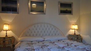 Honeymoon Double Room, 1 Queen Bed, Mountain View