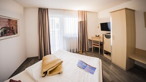 Standard Single Room | Hypo-allergenic bedding, minibar, desk, laptop workspace