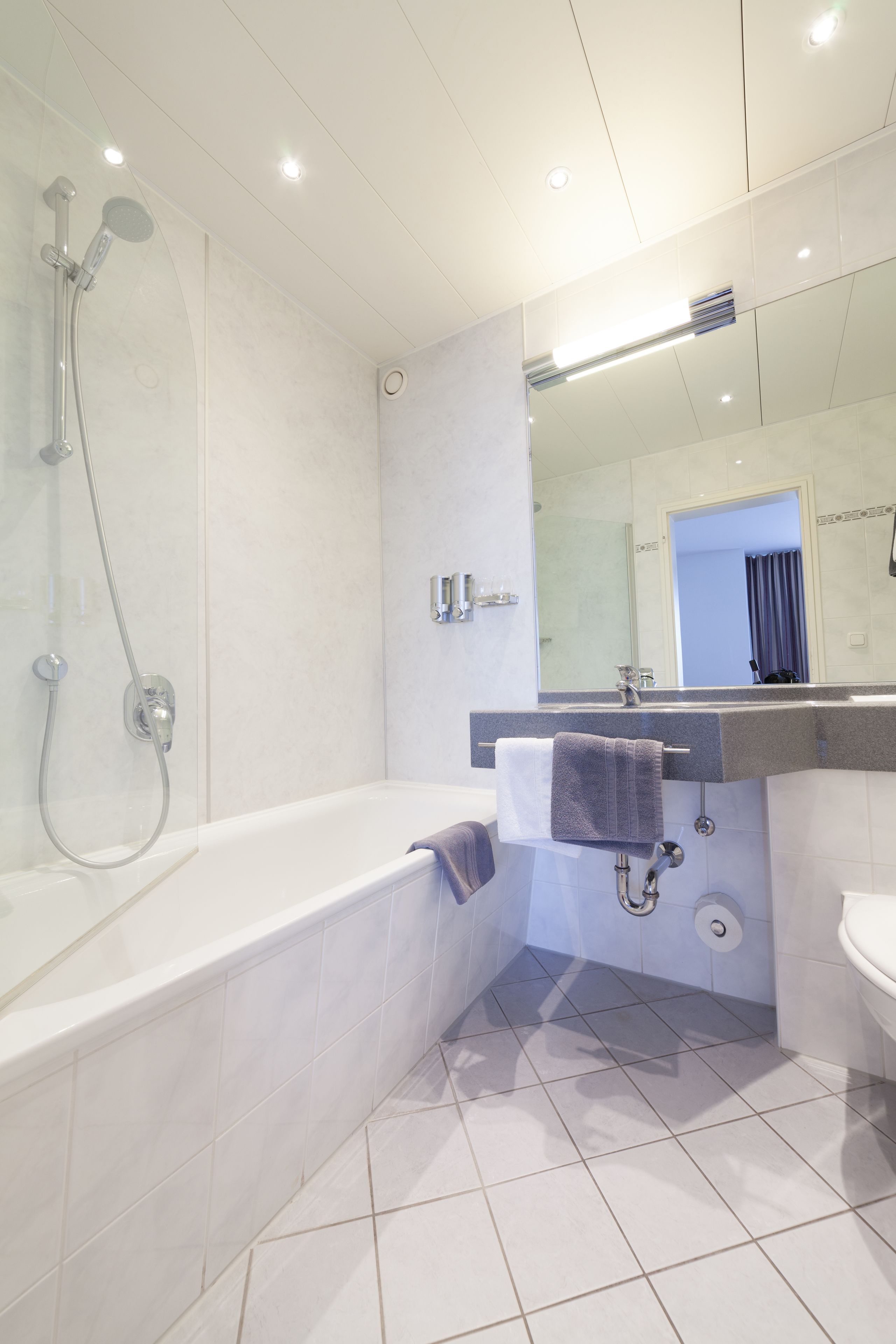 free toiletries, towels