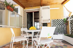 Quarto quádruplo luxo, terraço | Terraço/pátio