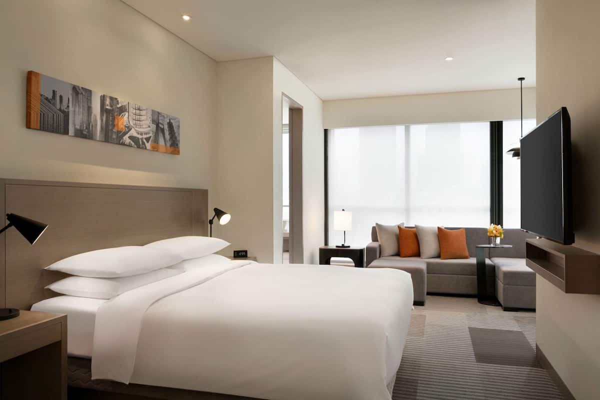 1 bedroom, in-room safe, desk, soundproofing