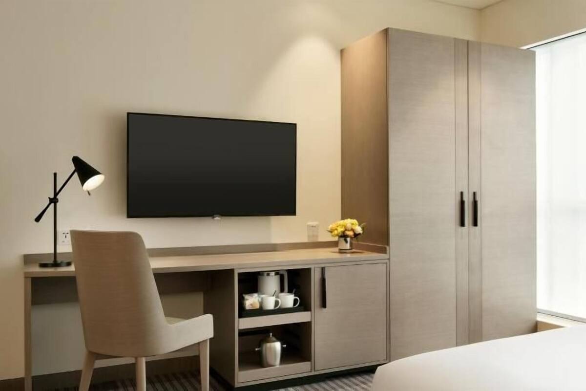 1 bedroom, in-room safe, desk, soundproofing