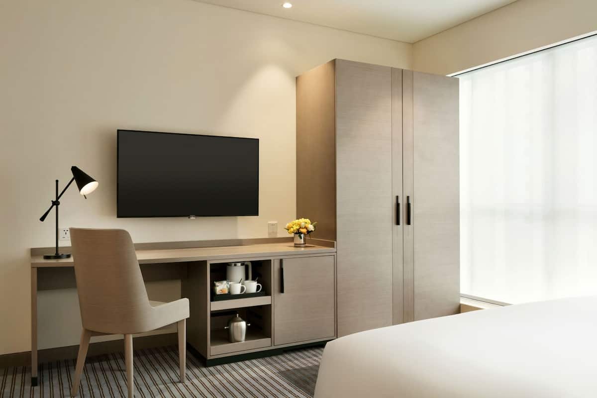 1 bedroom, in-room safe, desk, soundproofing