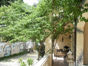 Hiên