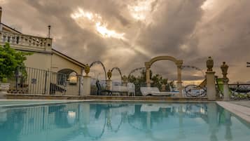 Seasonal outdoor pool