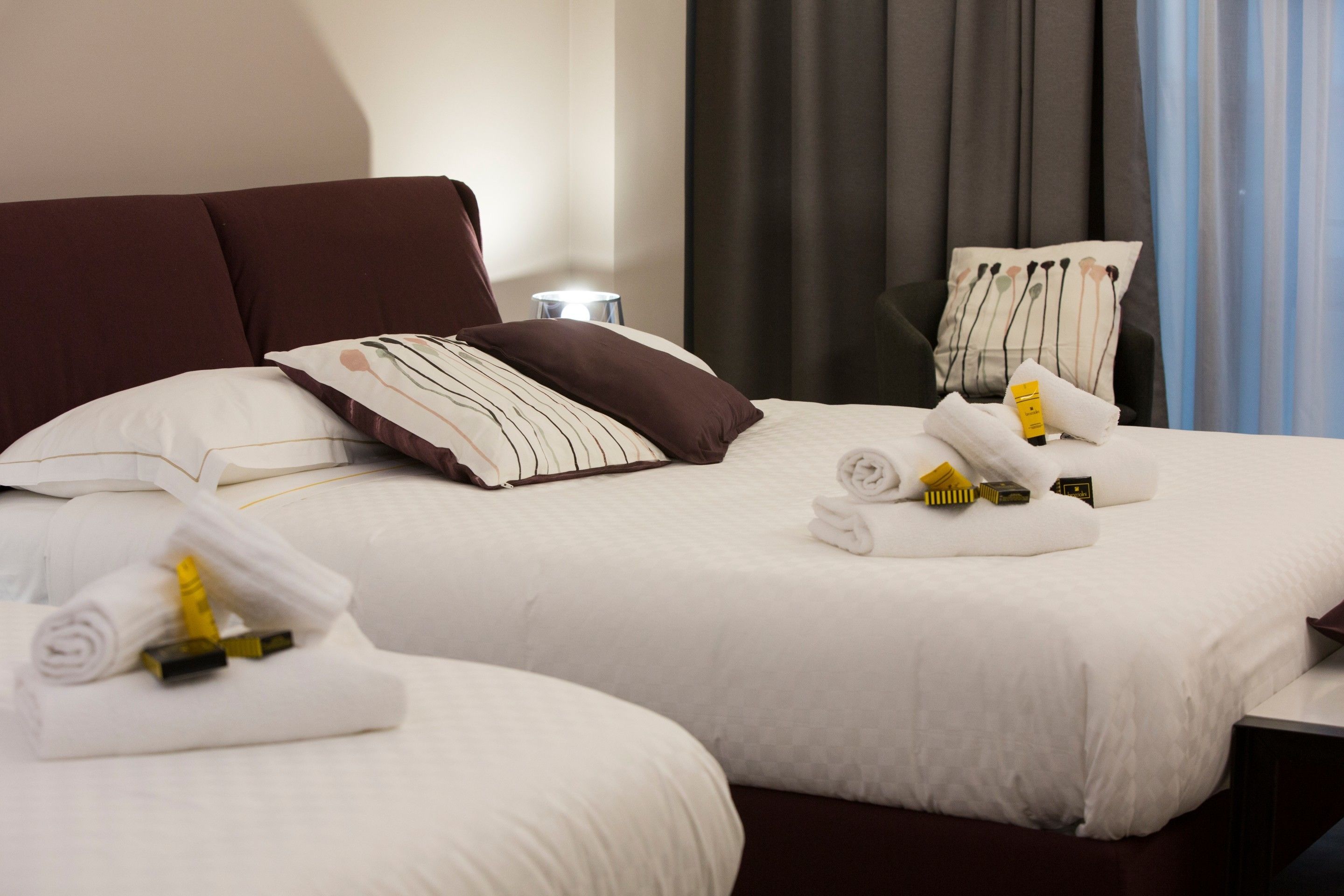 トリプルルーム | ミニバー、セーフティボックス (室内)、デスク、WiFi (無料)