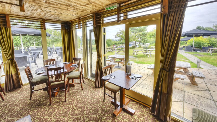 The Narrowboat At Weedon