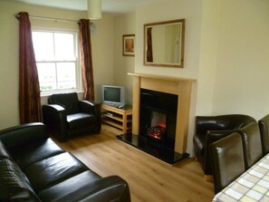 House, 3 Bedrooms | Living area | Flat-screen TV - Bunratty Castle Gardens Home (Bunratty)