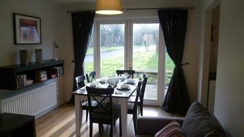 House, 3 Bedrooms | In-room dining