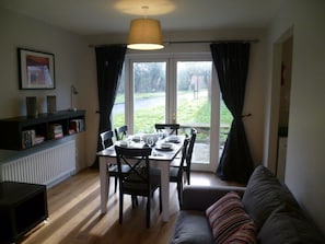 House, 3 Bedrooms | In-room dining - Bunratty Castle Gardens Home (Bunratty)