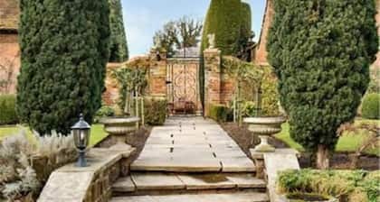 Harlington Manor