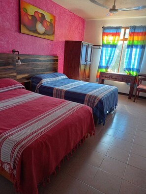 In-room safe, desk, free WiFi, bed sheets - El Rincon de Doña Bety (Oaxaca)
