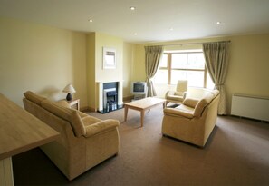 House, 3 Bedrooms | Living room - Ballylickey Bay Holiday Home (Bantry)