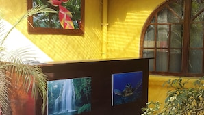 Unclassified image, 4 of 43, button - Hotel Colibri (Quepos)