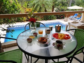 Daily continental breakfast for a fee