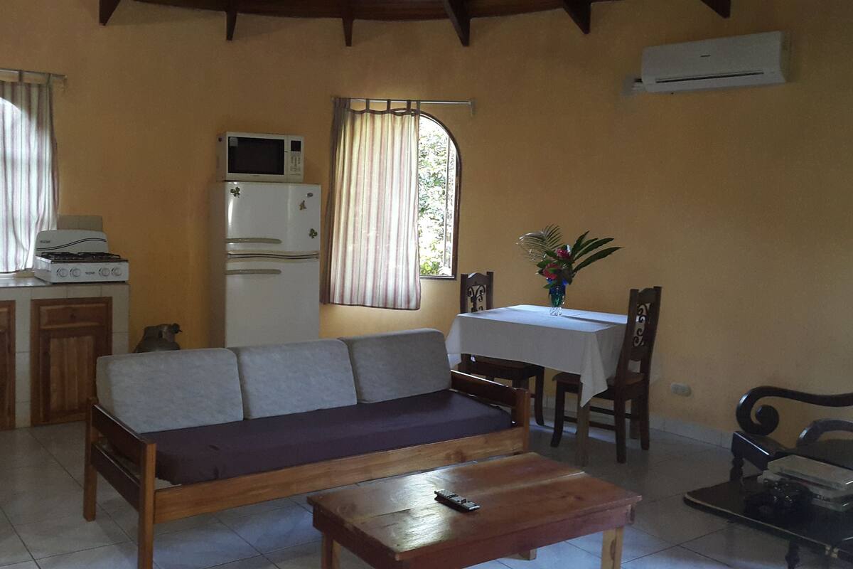 Apartamento, 1 cama Queen | 1 quarto, roupas de cama premium, espaço de trabalho para notebook