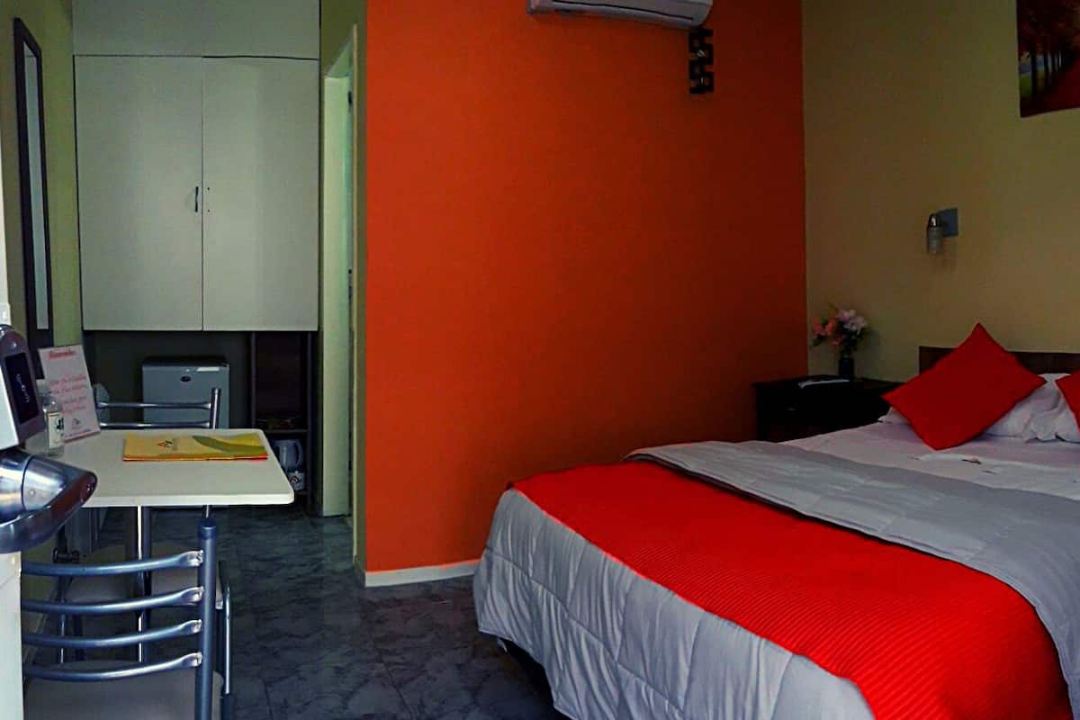 Deluxe Room, 1 Double Bed | Premium bedding, Select Comfort beds, minibar, in-room safe