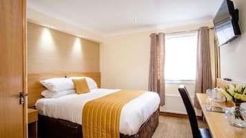1 bedroom, desk, free WiFi, bed sheets