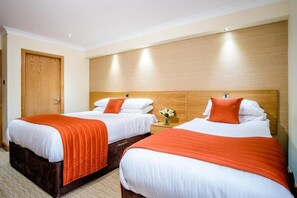 Chambre Standard avec lits jumeaux, salle de bains attenante | Bureau, Wi-Fi gratuit, draps fournis