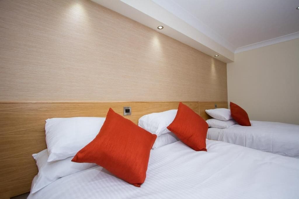 standard suite, ensuite | desk, free wifi, bed sheets