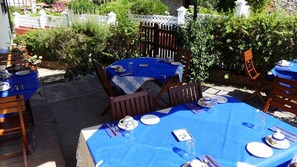 Free local cuisine breakfast