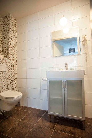 ห้องดับเบิล | ห้องน้ำ | ฝักบัว, เรนชาวเวอร์, ของใช้ในห้องน้ำฟรี, ไดร์เป่าผม