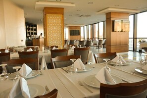 Breakfast, lunch, dinner served; Turkish cuisine  - Winter City Hotel (Kars)