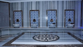 Sauna, baño de vapor, baño turco o hammam y 2 salas de tratamiento