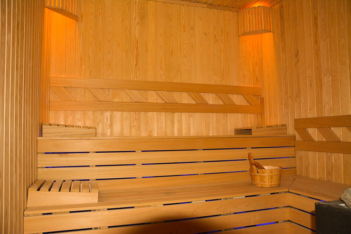sauna, steam room, turkish bath/hammam, 2 treatment rooms