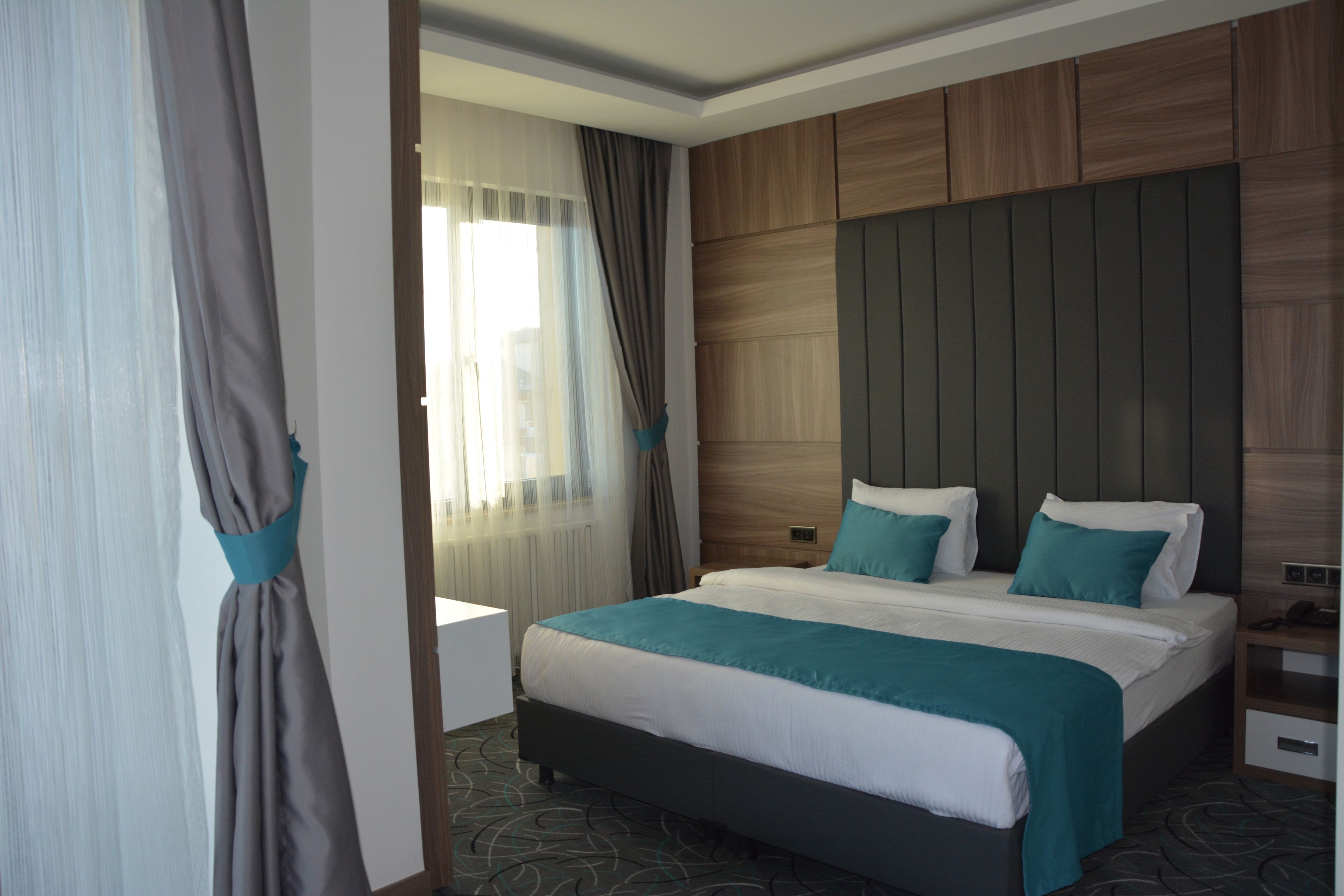 standard double or twin room | in-room safe, desk, laptop workspace, free wifi