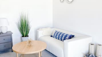 Suite, 1 kingsize bed, uitzicht op bergen | Woonruimte