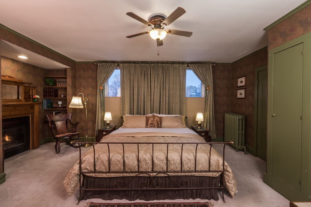 Luxury Double Room, Private Bathroom (The London Room) | Premium bedding, individually decorated, individually furnished, desk