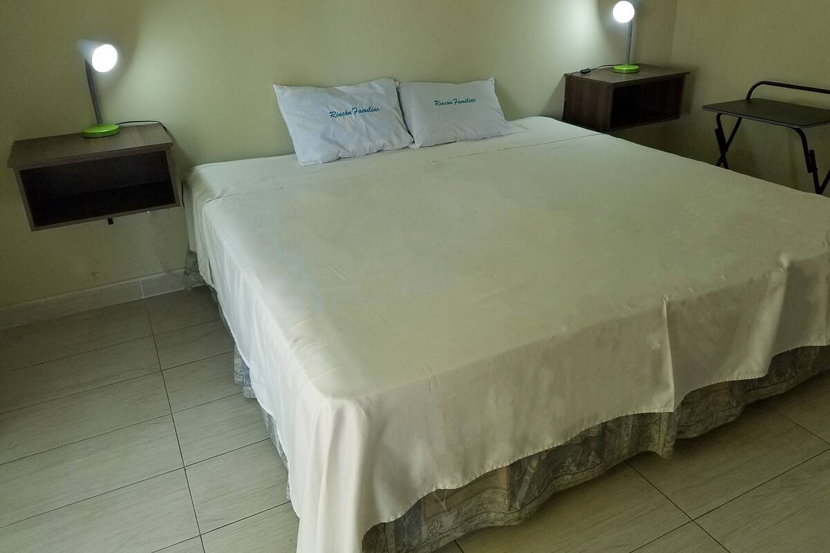 Deluxe Room, 1 King Bed