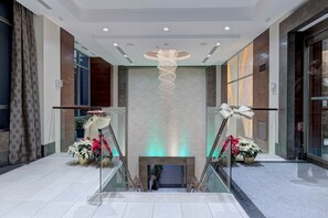 Lobby - Pelicanstay at Square One Mall (Mississauga)