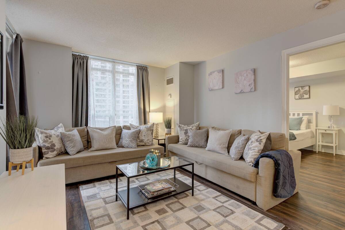 Suite, 3 Bedrooms | Living area | Flat-screen TV, Netflix