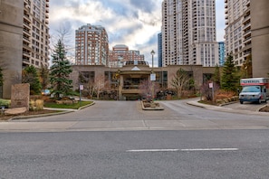 Property entrance - Pelicanstay at Square One Mall (Mississauga)