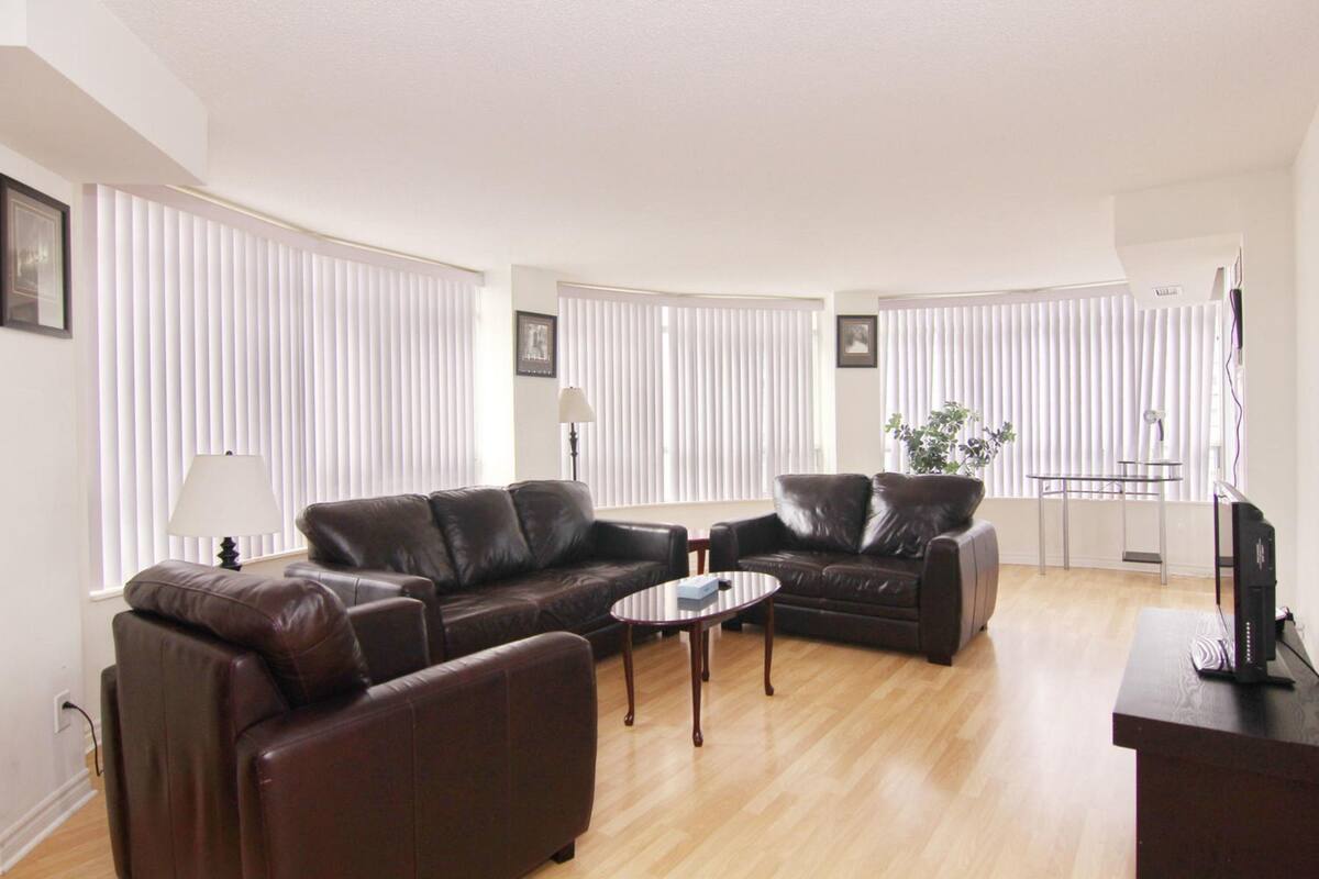 Deluxe Suite, 2 Bedrooms | Living room | Flat-screen TV, Netflix