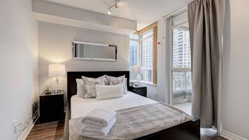 Suite, 3 Bedrooms | Individually decorated, individually furnished, desk, laptop workspace