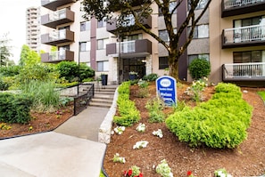 Front of property - Pelicanstay in Burnaby (Burnaby)