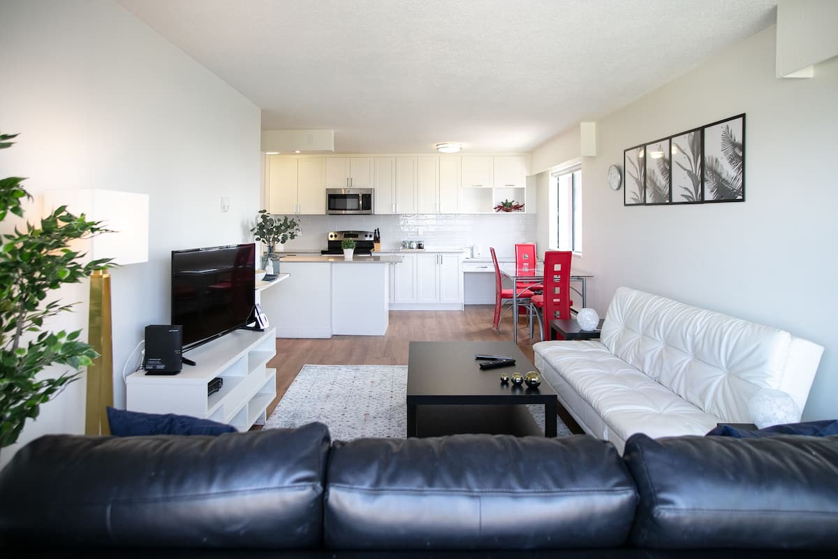 Suite, 2 Bedrooms | Living area