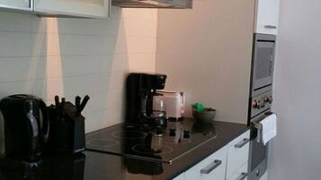 Suite - 2 soveværelser | Privat køkken | Køleskab, mikrobølgeovn, ovn, kogeplade