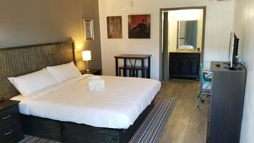 Room, 1 King Bed, Non Smoking | Desk, free WiFi, wheelchair access