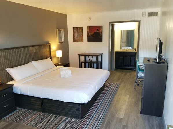 Room, 1 King Bed, Non Smoking | Desk, free WiFi, wheelchair access