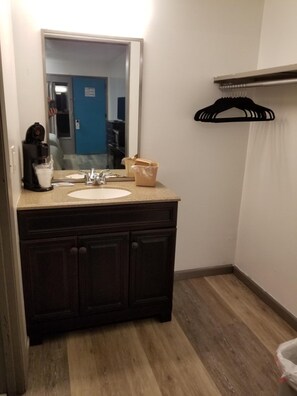 花灑/浴缸組合、免費梳洗用品、 提供毛巾