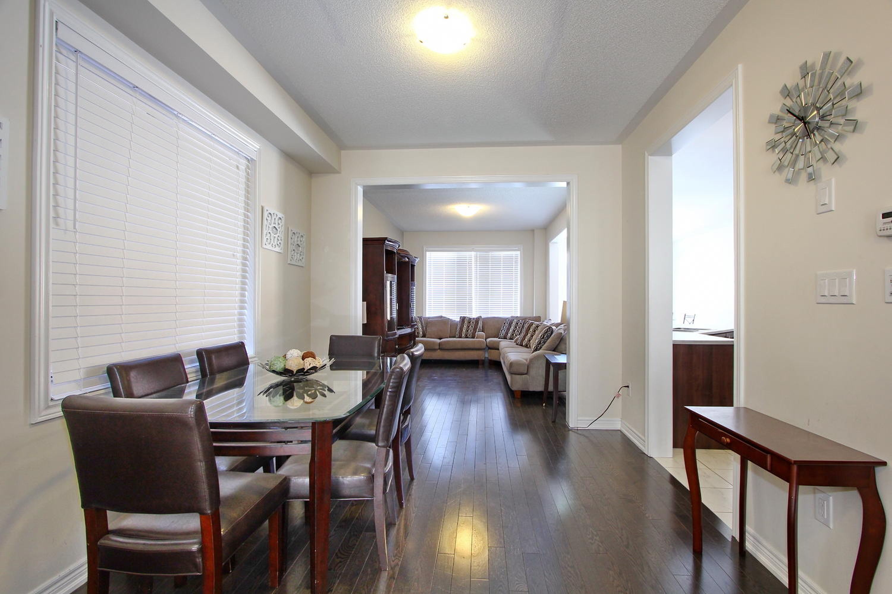 Family Apartment, 3 Bedrooms | In-room dining